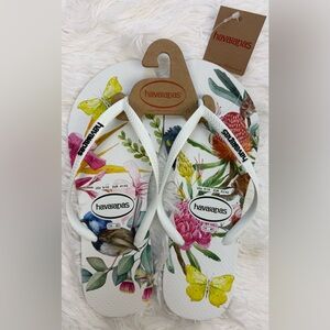 Havaianas Women's Flip Flop Floral Sandals sz 9/10 US NWT